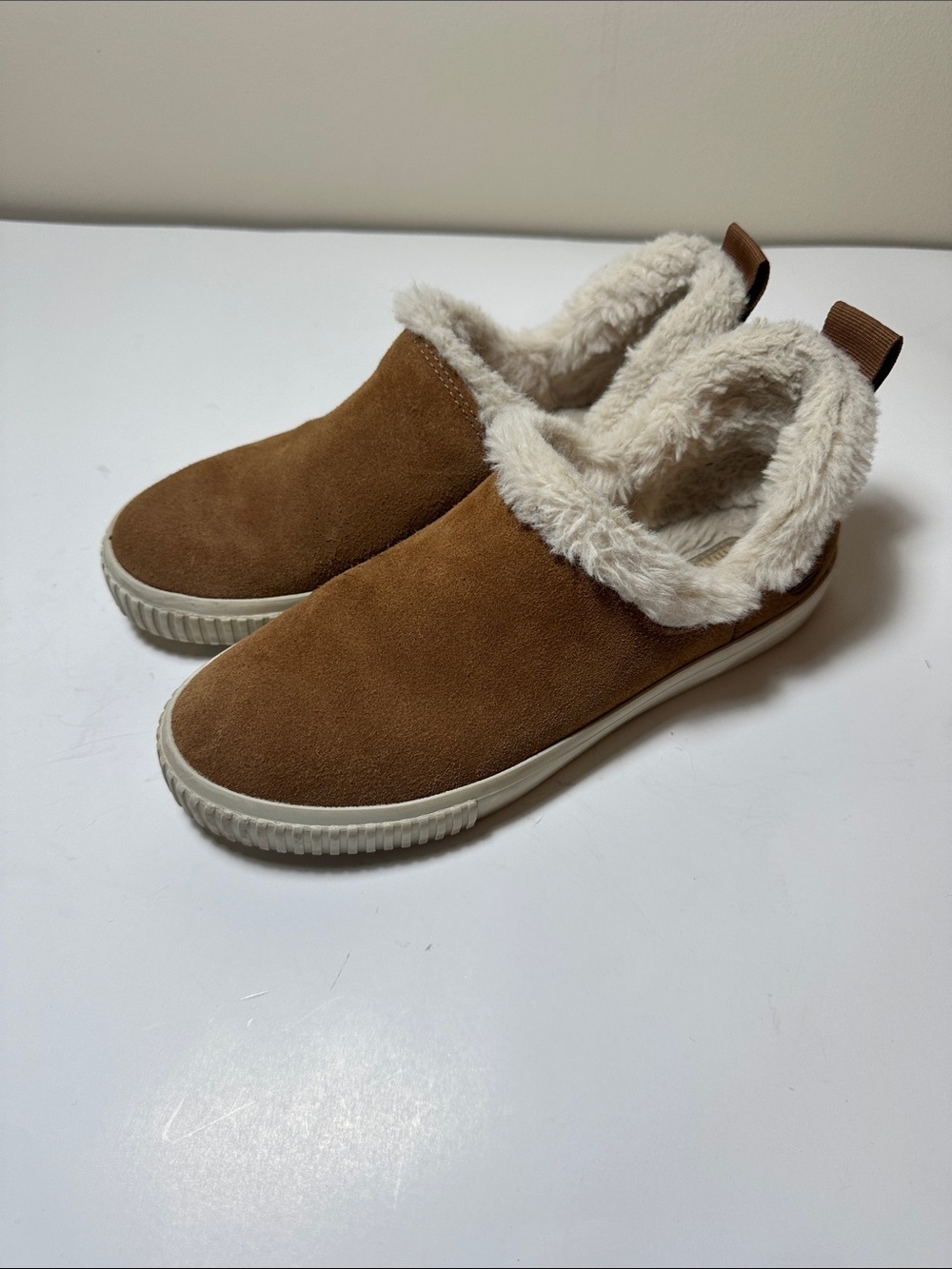 Timberland Chestnut Suede Slip-On Slippers with Cream Faux Fur Collar